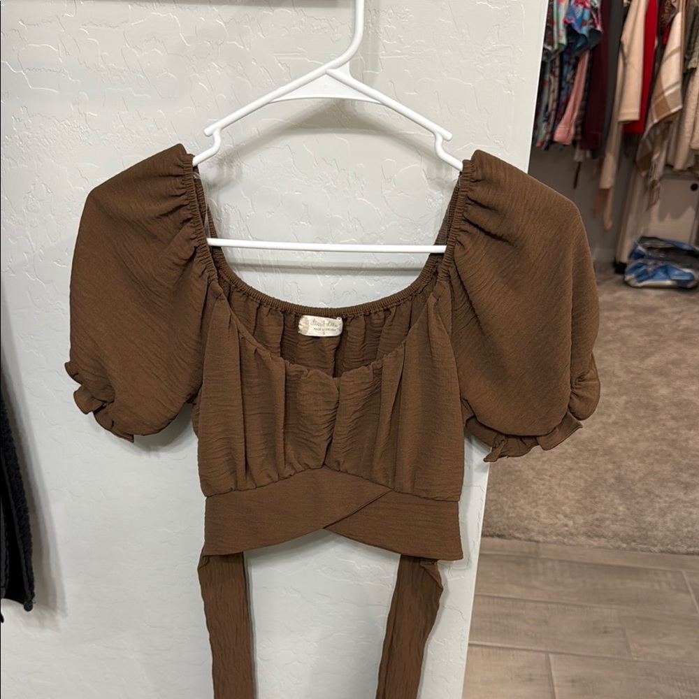 Alter’d State brown crop Top size small